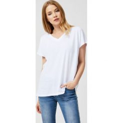 Koszulka typu oversize. Białe koszulki damskie Moodo, xl, bez wzorów, z bawełny, z okrągłym kołnierzem. Za 14,99 zł.