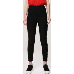 Czarne Legginsy Dissuade. Czarne legginsy damskie Born2be, s, bez wzorów. W wyprzedaży za 24,99 zł.