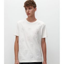 T-shirt ze wzorem - Kremowy. Białe t-shirty męskie Reserved, s, bez wzorów, bez kołnierzyka. Za 69,99 zł.