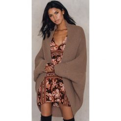 Kardigany damskie: FARINA for NA-KD Kardigan The Chunky Knit – Brown