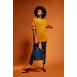 Sweter oversize. Żółte swetry damskie Moodo, s, bez wzorów, ze splotem, klasyczne, z długim rękawem, długie, bez kaptura. Za 49,99 zł.