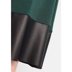 Sukienki dzianinowe: KIOMI Sukienka dzianinowa dark green