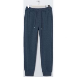 Dresowe joggery - Granatowy. Niebieskie spodnie męskie Sinsay, s, bez wzorów, z dresówki. Za 29,99 zł.