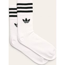 Adidas Originals - Skarpety (3-pack). Białe skarpetki męskie adidas Originals, bez wzorów, z elastanu. W wyprzedaży za 49,90 zł.