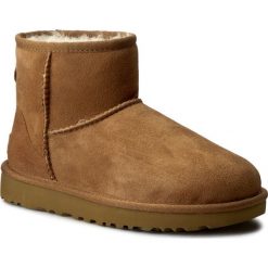 Buty UGG - W Classic Mini II 1016222 W/Che. Pomarańczowe kozaki damskie Ugg, na imprezę, z wełny, bez obcasa, bez zapięcia. W wyprzedaży za 649,00 zł.