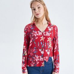 Koszula w kwiaty - Czerwony. Czerwone koszule damskie Cropp, s, w kwiaty, bez kołnierzyka, bez rękawów. W wyprzedaży za 29,99 zł.