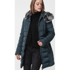 Ciemnozielona Kurtka Japeri. Zielone kurtki damskie Born2be, na zimę, xl, bez wzorów, z tkaniny. Za 239,99 zł.