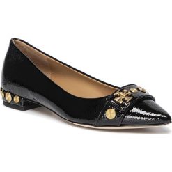 Półbuty TORY BURCH - Kira 25Mm Stud Flat 57514 Perfect Black/Perfect Black 004. Czarne półbuty damskie Tory Burch, na co dzień, bez wzorów, ze skóry, bez obcasa, na obcasie, bez zapięcia. Za 1439,00 zł.