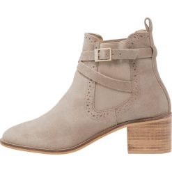 Buty damskie: mint&berry Botki taupe