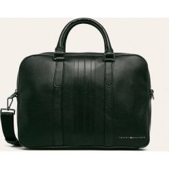 Tommy Hilfiger - Torba. Czarne torby męskie skórzane TOMMY HILFIGER, w paski, ze skóry ekologicznej, na ramię, małe. W wyprzedaży za 449,90 zł.