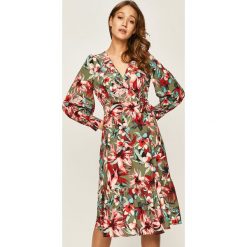 Vero Moda - Sukienka/tunika 10232322. Sukienki damskie Vero Moda, na co dzień, s, w kwiaty, z poliesteru, casualowe, bez kołnierzyka, z długim rękawem, długie, mini, rozkloszowane. W wyprzedaży za 149,90 zł.