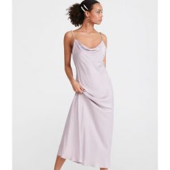 Bieliźniana sukienka maxi - Fioletowy. Fioletowe sukienki damskie Reserved, bez wzorów, bez kołnierzyka, bez rękawów, maxi. W wyprzedaży za 79,99 zł.