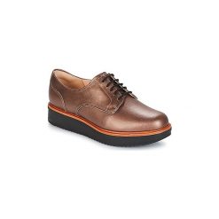 Derby Clarks TEADALE. Żółte półbuty damskie Clarks, bez wzorów, bez obcasa, bez zapięcia. W wyprzedaży za 391,20 zł.