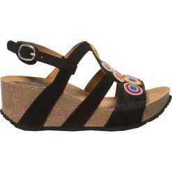 Desigual Buty damskie sandały Odisea Flow er Koraliki Negro 19SSHF02 2000 (rozmiar 40). Sandały damskie Desigual, bez wzorów, bez obcasa, na platformie, bez zapięcia. W wyprzedaży za 185,00 zł.