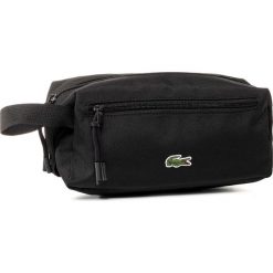 Kosmetyczka LACOSTE - Toilet Kit NH2945NE Quiberon 991. Czarne kosmetyczki męskie Lacoste, bez wzorów, z tkaniny. W wyprzedaży za 239,00 zł.