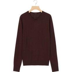 Sweter w kolorze fioletowym. Fioletowe swetry męskie Rodier, m, bez wzorów, z wełny, klasyczne, bez kołnierzyka, bez kaptura. W wyprzedaży za 109,95 zł.