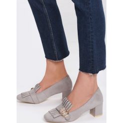 Szare Czółenka Paisley. Szare czółenka damskie vices, bez wzorów, ze skóry, bez obcasa, na słupku. Za 59,99 zł.
