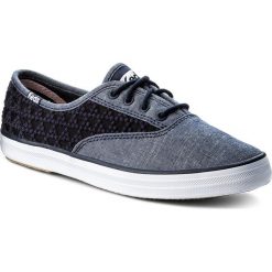 Tenisówki KEDS - Ch Embr Triangle WF57961 Navy. Niebieskie półbuty damskie Keds, bez wzorów, z gumy, bez zapięcia. W wyprzedaży za 179,00 zł.