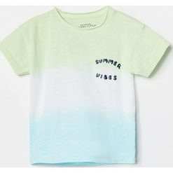Bawełniany t-shirt z efektem dip-dye - Żółty. Żółte t-shirty męskie Reserved, bez wzorów, z bawełny, bez kołnierzyka. W wyprzedaży za 19,99 zł.