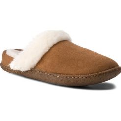 Kapcie SOREL - Nakiska Slide II NL3082 Camel Brown/Natural 224. Pomarańczowe klapki damskie marki Sorel, bez wzorów, ze skóry, bez obcasa. W wyprzedaży za 199,00 zł.