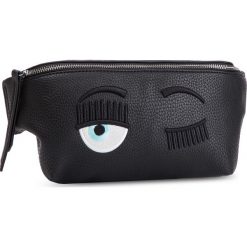 Saszetka nerka CHIARA FERRAGNI - 19PE-CFBB006 Nero. Czarne saszetki damskie marki Chiara Ferragni, ze skóry ekologicznej. Za 579,00 zł.