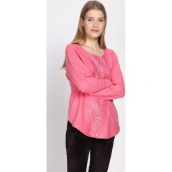 Różowy Sweter Vagary. Czerwone swetry klasyczne damskie Born2be, l, z dekoltem w łódkę. Za 74,99 zł.