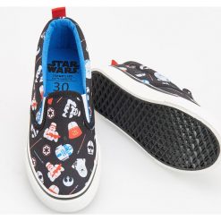 Tenisówki typu slip on - star wars - Czarny. Czarne trampki dziewczęce marki Reserved, z motywem z bajki. W wyprzedaży za 29,99 zł.