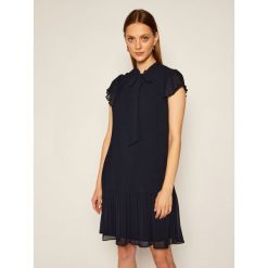 Sukienka koktajlowa DKNY DD0EY434. Niebieskie sukienki damskie DKNY, bez wzorów, wizytowe, bez kołnierzyka, bez rękawów. Za 729,00 zł.