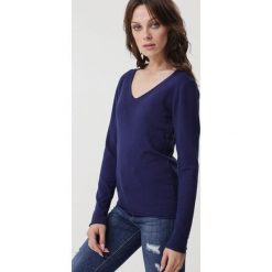 Granatowy Sweter Morrilton. Niebieskie swetry damskie Born2be, s, bez wzorów, klasyczne, bez rękawów, bez kaptura. Za 99,99 zł.