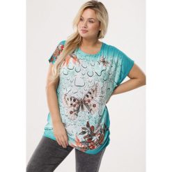 Zielona Bluzka Enlarge. Zielone bluzki damskie Born2be, xl, bez wzorów, z okrągłym kołnierzem, z krótkim rękawem. Za 49,99 zł.