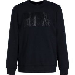 Bluza Armani Exchange 6GZMBS ZJU1Z 1510. Niebieskie bluzy męskie Armani Exchange, xxl, bez wzorów, bez kołnierzyka, bez rękawów, bez kaptura. W wyprzedaży za 239,00 zł.
