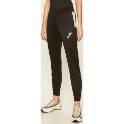 Ellesse - Spodnie. Czarne spodnie damskie Ellesse, z poliesteru. Za 199,90 zł.