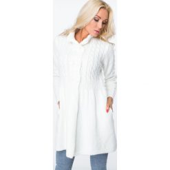 Sweter zapinany na guziki kremowy MISC005. Białe kardigany damskie Fasardi. Za 149,00 zł.