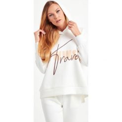 BLUZA U&B TWINSET. Białe bluzy damskie Twinset U&B, xs, z nadrukiem, bez rękawów, z kapturem. Za 809,00 zł.