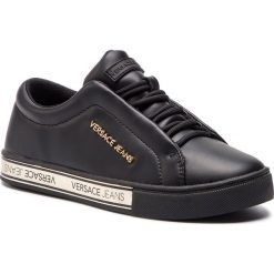 Sneakersy VERSACE JEANS - E0VTBSO3 70978 899. Czarne półbuty damskie Versace Jeans, bez wzorów, z jeansu, bez obcasa, na płaskiej podeszwie, bez zapięcia. W wyprzedaży za 399,00 zł.