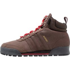 Buty zimowe męskie: adidas Originals JAKE BOOT 2.0 Botki sznurowane brown/scarlet/core black