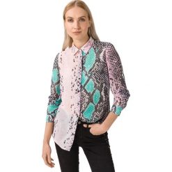 Guess Clouis Bluzka Różowy. Różowe bluzki damskie Guess, m, z aplikacjami, z poliesteru, bez kołnierzyka, bez rękawów. Za 350,95 zł.