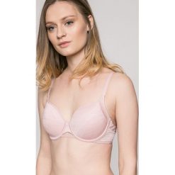 Triumph - Biustonosz Airy Sensation. Różowe biustonosze marki Triumph, z haftami, z elastanu. W wyprzedaży za 129,90 zł.