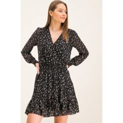 Sukienka codzienna MICHAEL Michael Kors MH98XEYDCX. Czarne sukienki damskie MICHAEL Michael Kors, na co dzień, m, bez wzorów, z poliesteru, bez kołnierzyka, bez rękawów, proste. W wyprzedaży za 679,00 zł.