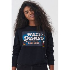 Bluza Disney -. Bluzy damskie Sinsay, s, z motywem z bajki, bez rękawów, bez kaptura. Za 59,99 zł.
