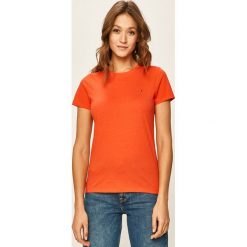 Tommy Hilfiger - T-shirt. Różowe bluzki damskie TOMMY HILFIGER, s, bez wzorów, z bawełny, z okrągłym kołnierzem. Za 179,90 zł.