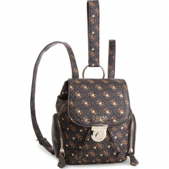 Plecak GUESS - HWSG71 79310 BRO. Brązowe plecaki damskie Guess, z aplikacjami, ze skóry ekologicznej, eleganckie. Za 589,00 zł.