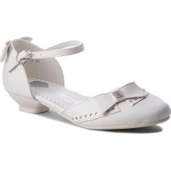 Półbuty MAGIC LADY CS083101-3. Białe półbuty dziewczęce Magic Lady, bez zapięcia. W wyprzedaży za 34,99 zł.