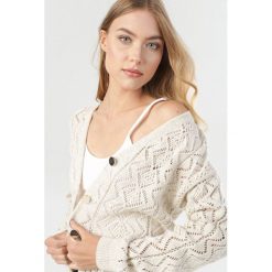 Beżowy Kardigan Eathelena. Brązowe swetry damskie Born2be, uniwersalny, bez wzorów. Za 159,99 zł.