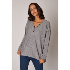 Sweter w kolorze szarym. Szare swetry damskie L'étoile du cachemire, bez wzorów, z kaszmiru, klasyczne, bez rękawów, bez kaptura. W wyprzedaży za 129,95 zł.