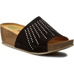 Klapki DR. BRINKMANN - 701026 Schwarz 1. Czarne klapki damskie marki Dr. Brinkmann, z aplikacjami, ze skóry, bez obcasa, na obcasie. W wyprzedaży za 209,00 zł.