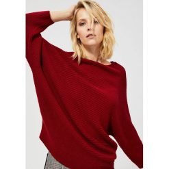 Sweter oversize z ozdobnymi plecami. Czerwone swetry damskie Moodo, l, z poliesteru. Za 59,99 zł.