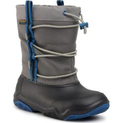 Śniegowce CROCS - Swiftwater Waterproof Boot K 204657 Black/Blue Jean. Szare śniegowce chłopięce Crocs, bez zapięcia. W wyprzedaży za 219,00 zł.