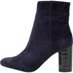 Botki damskie: Carvela SMILING Botki navy