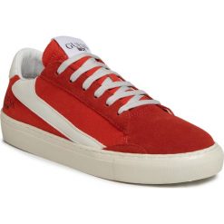 Sneakersy GUESS - Luiss Jr FJ6LUJ FAP12 RED. Czerwone trampki chłopięce Guess, z aplikacjami, z zamszu, na sznurówki. Za 349,00 zł.